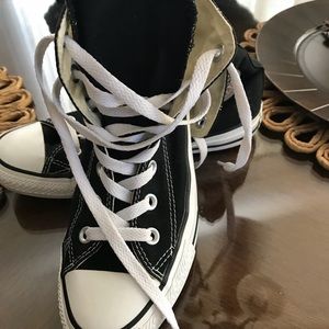 High top Converse size 7  like new
